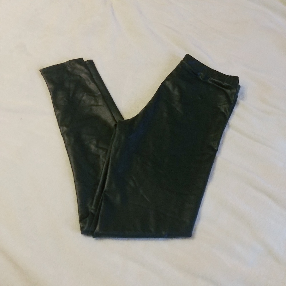 NWT Black faux leather leggings - size small